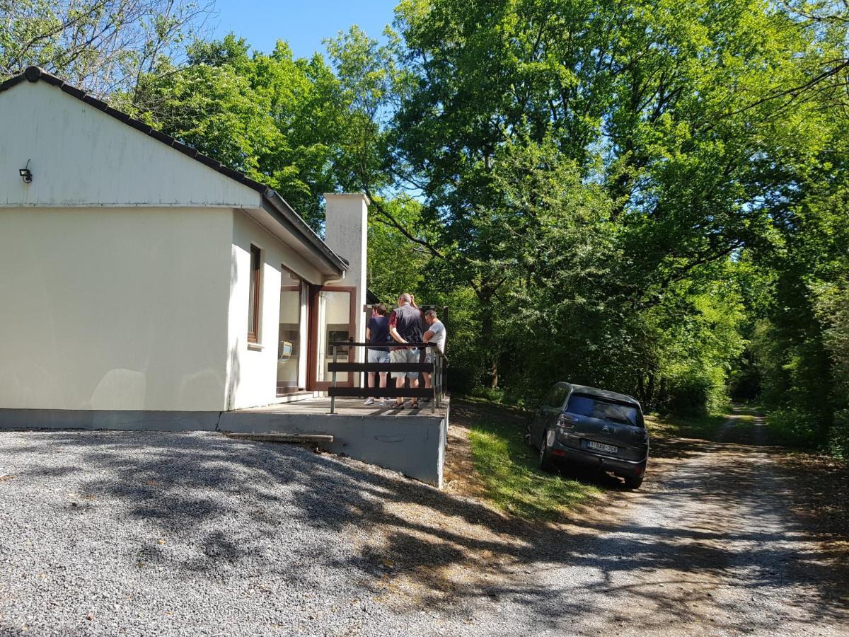 Mooie Bungalow In De Prachtige Natuur Hastiere-par-dela Eksteriør billede